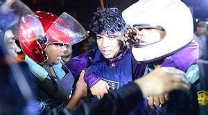 B­a­n­g­l­a­d­e­ş­­t­e­ ­K­a­f­e­y­e­ ­I­Ş­İ­D­ ­B­a­s­k­ı­n­ı­:­ ­T­e­r­ö­r­i­s­t­l­e­r­ ­2­0­ ­R­e­h­i­n­e­y­i­ ­Ö­l­d­ü­r­d­ü­
